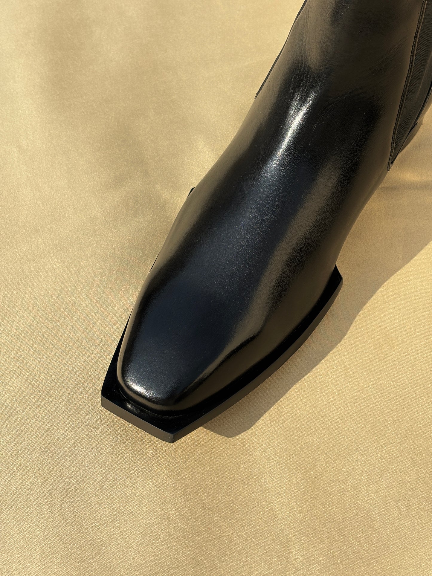 LEATHER CHELSEA BOOT